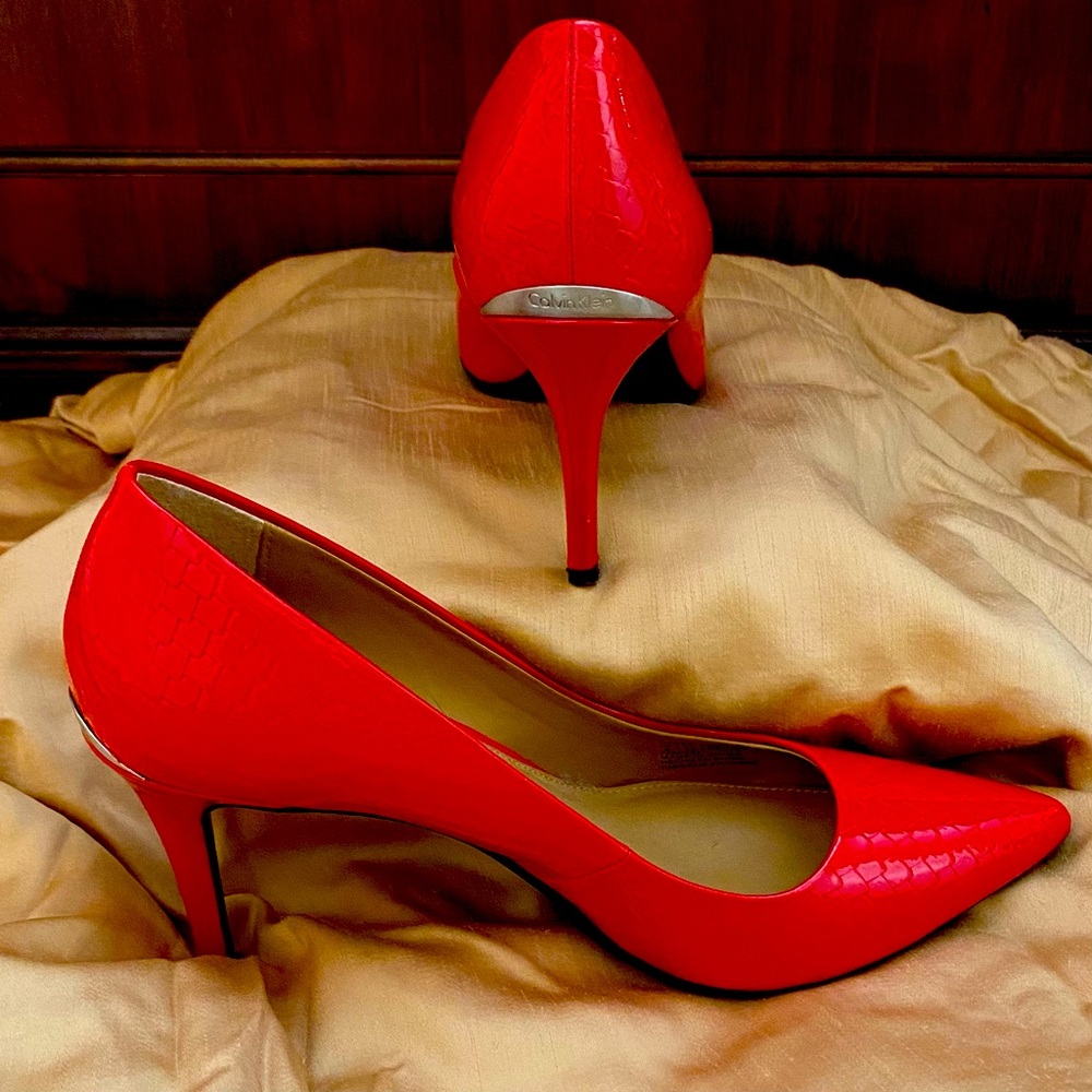 Size 9 Red patent leather heels with embossed detail